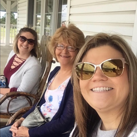 Meet your Posher, Kristen - Picture 6 of 7